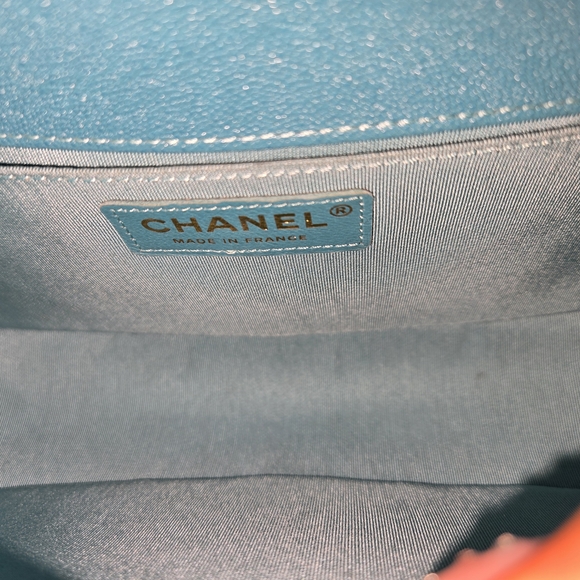 CHANEL Teal Quilted Crossbody Bag with Gold Chain - Picture 11 of 11